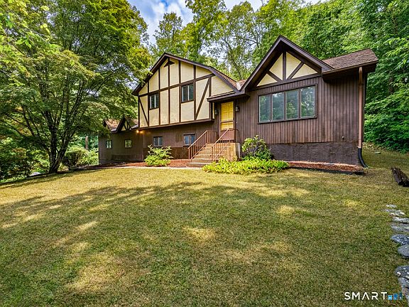 3rd image of 861 Shewville Road