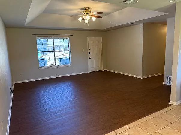2433 Morris Dr — Photo 2