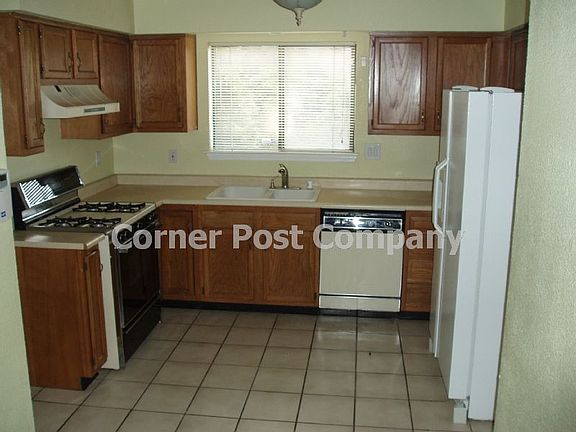 3rd image of 7801 Pinewood Dr NW