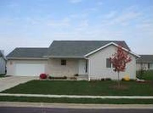 407 Park Trail Rd, Mackinaw, IL 61755