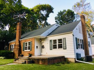 350 Chesterfield Pkwy, East Lansing, MI 48823