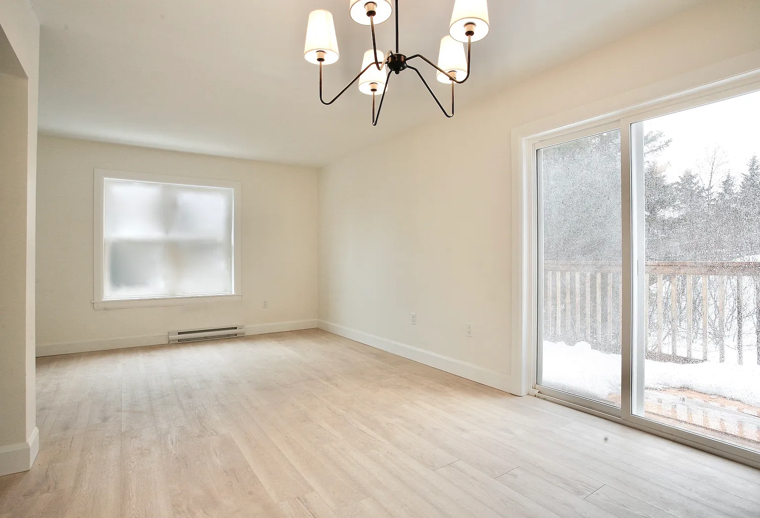 3 bed, 900 sqft, $2,195 — Photo 2