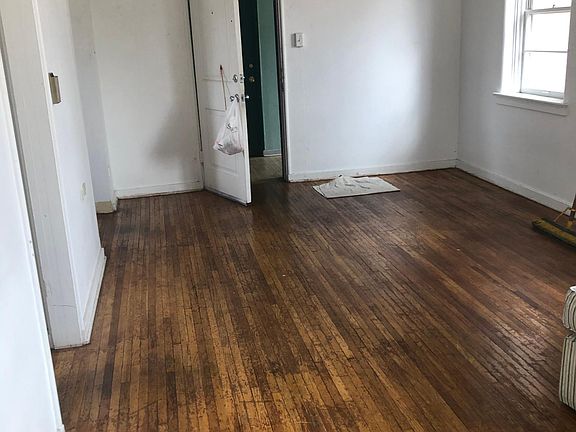 3rd image of 1109 Krameria St APT 1