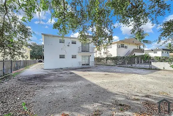 8295 NE Miami Ct #4 — Photo 10