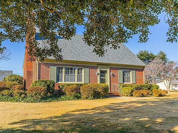 2nd image of 215 Sunset Ln