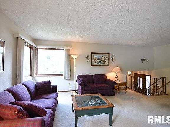 3rd image of 907 26th Avenue Ct