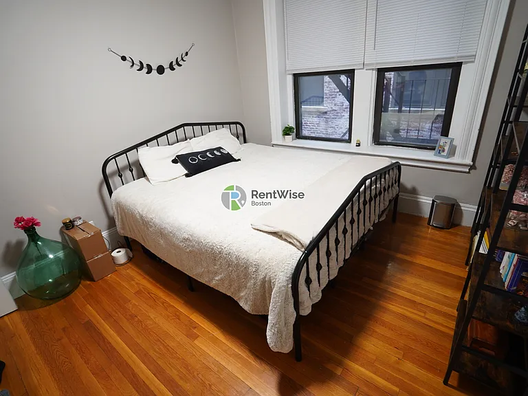 1457 Beacon St #26 — Photo 8