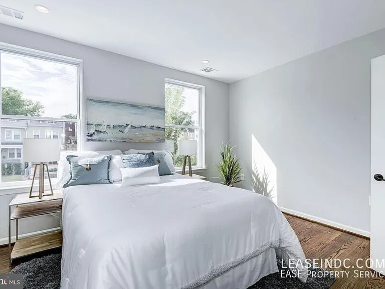 2129 4th St NE — Photo 18
