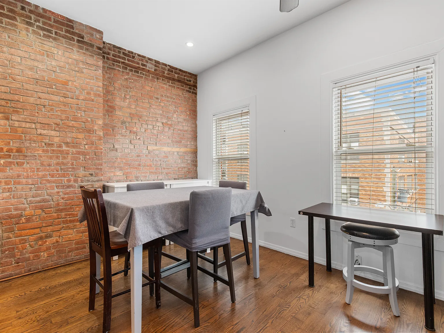 2 bed, 1000 sqft, $3,600 — Photo 4