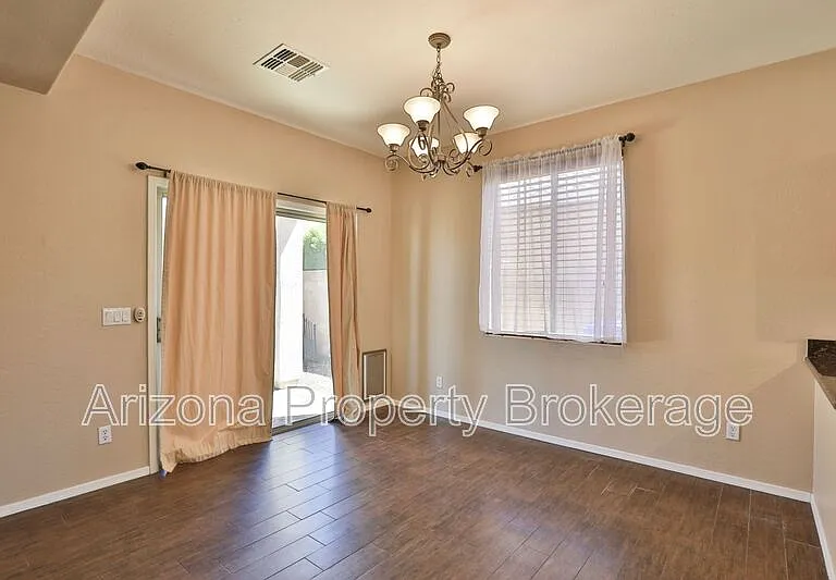 875 S Porter St — Photo 6