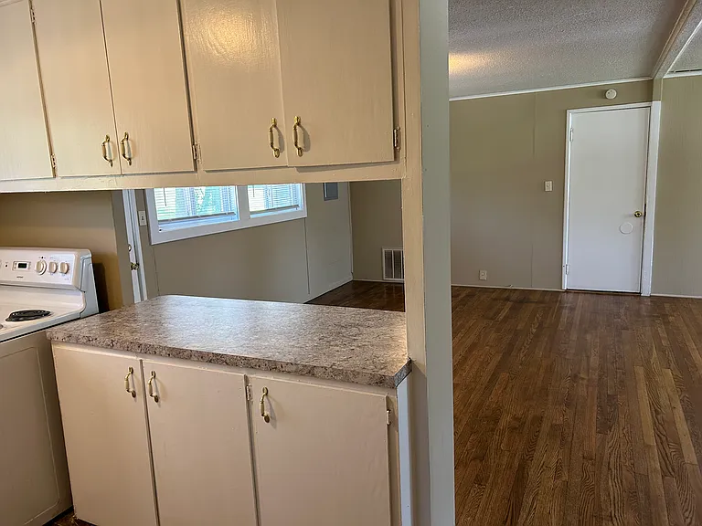 1008 NE 62nd St — Photo 5