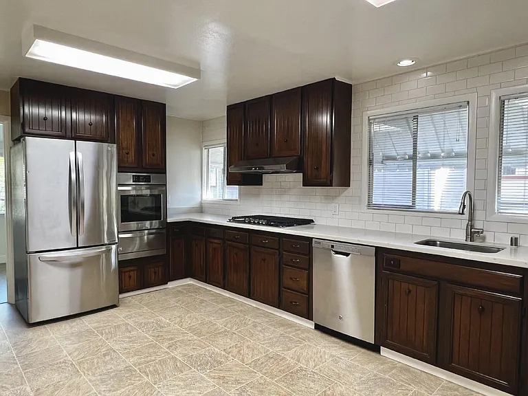 28 Cordone Dr — Photo 12