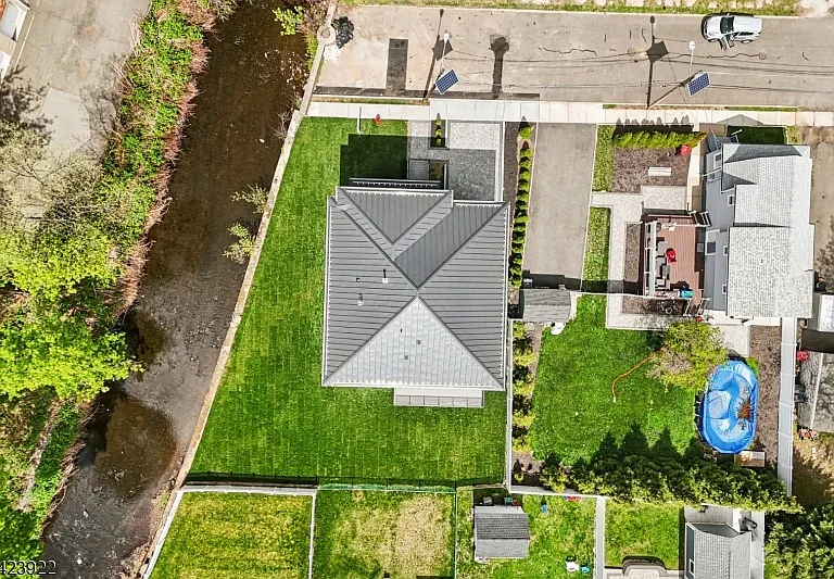 51 Albany Ave — Photo 38