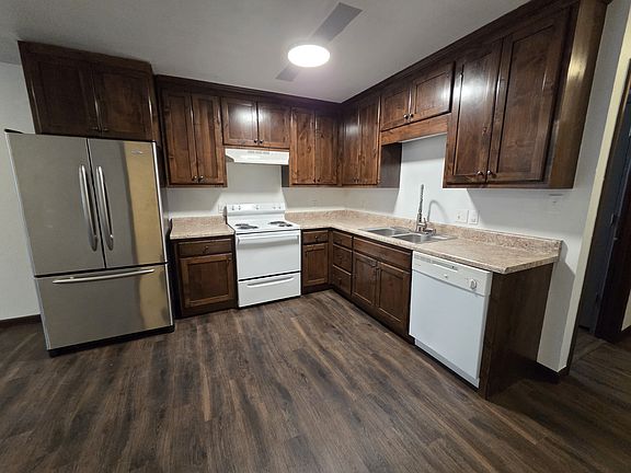 4th image of 506 N Clinic St