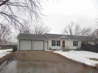 3704 N 10th Ave, Sioux Falls, SD 57104