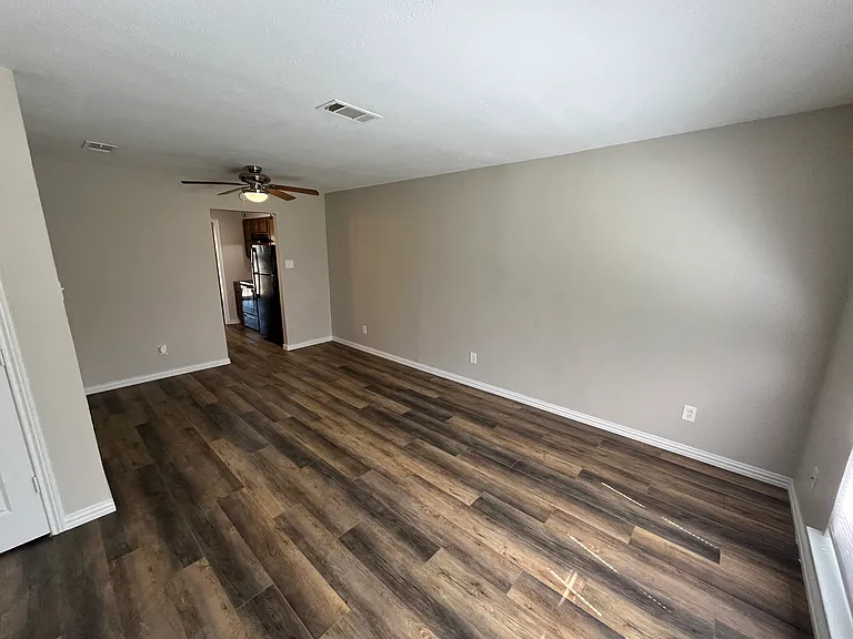1506 Parkside Dr — Photo 10