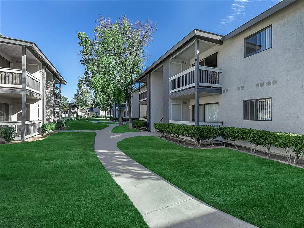 Montecito Apartments — Photo 4