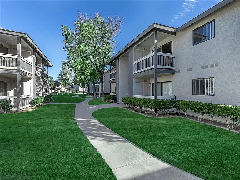 Montecito Apartments — Photo 4