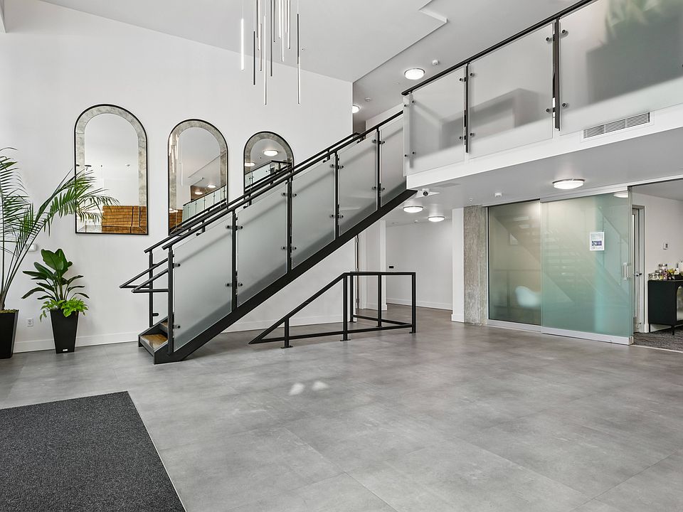 Building Photo 2