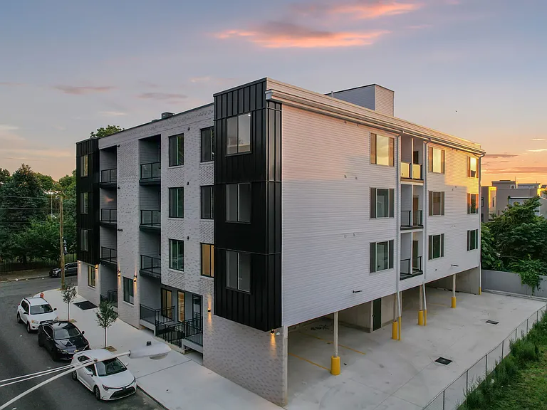 2635 W Jefferson St #201 — Photo 10