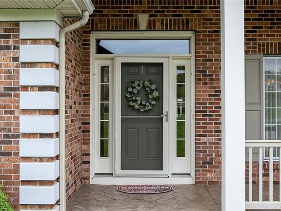 3rd image of 29 Saddlebrook Ct