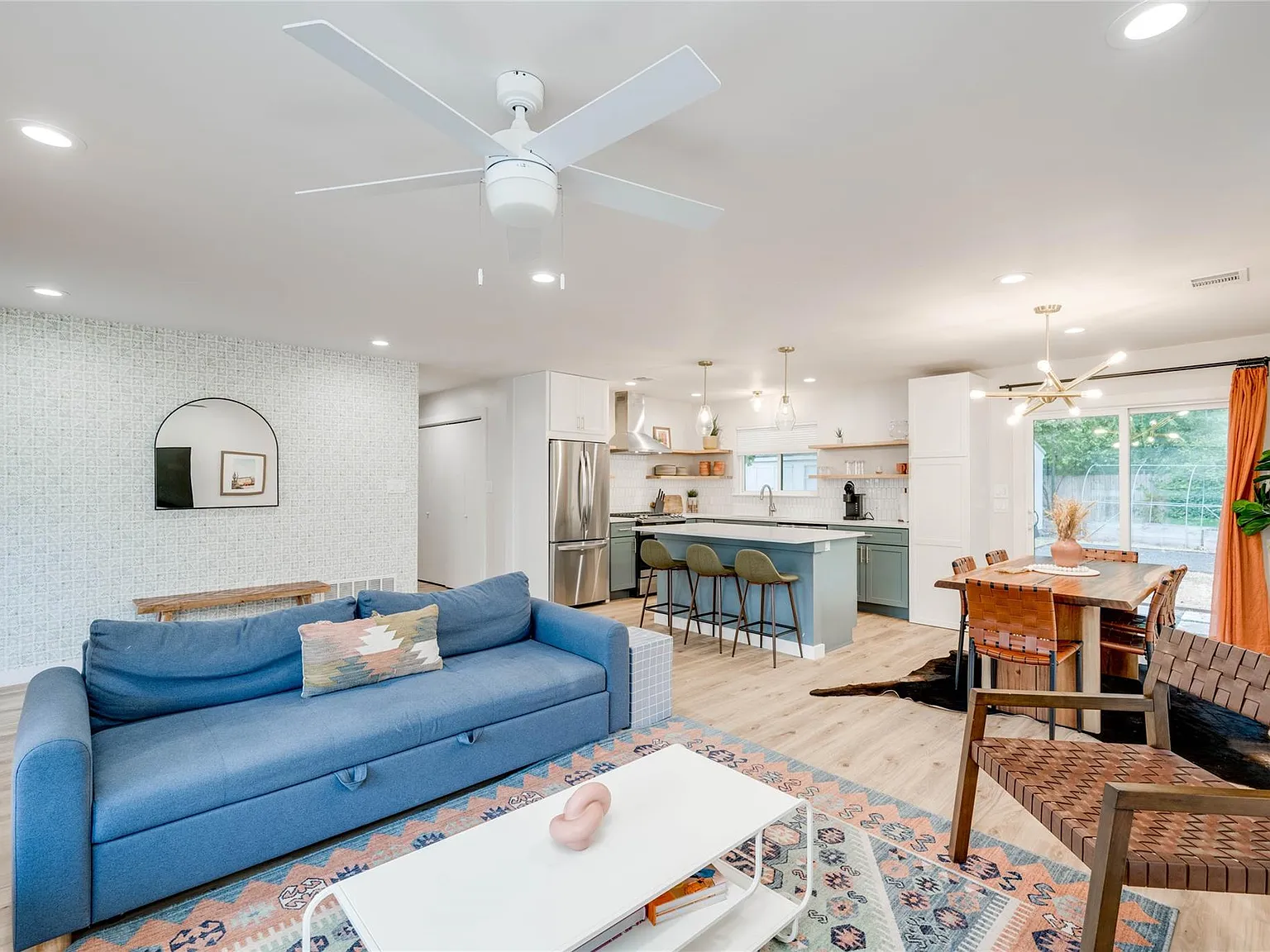 3 bed, 2.0 bath, 1275 sqft, $4,250 — Photo 3