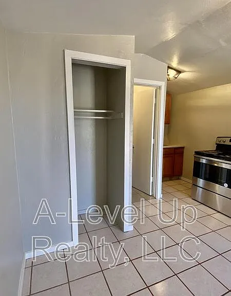 3909 S 14th Ave #3 — Photo 5