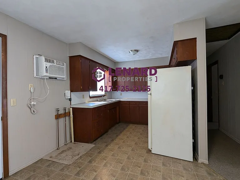 502-506 N Wilson Ave — Photo 4