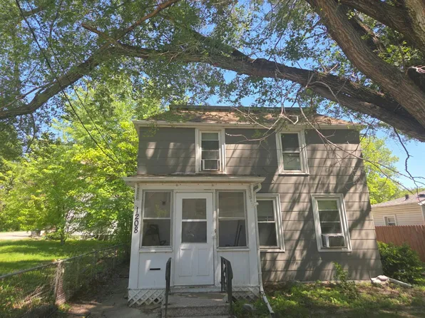 1208 17th St, Moline, IL 61265