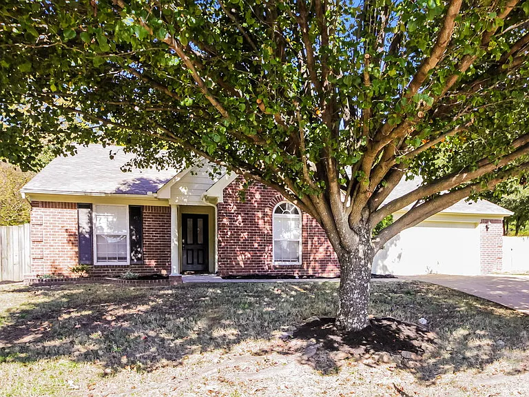 8153 Green Valley Cv — Photo 1