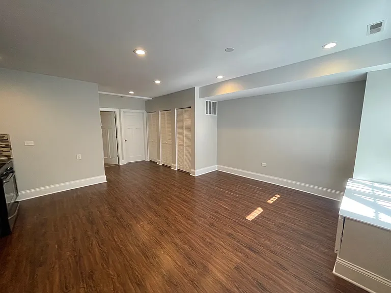 1744 W 21st Pl #B — Photo 7