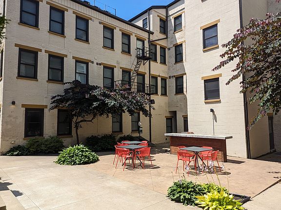 2nd image of 1114 Broadway St APT 4