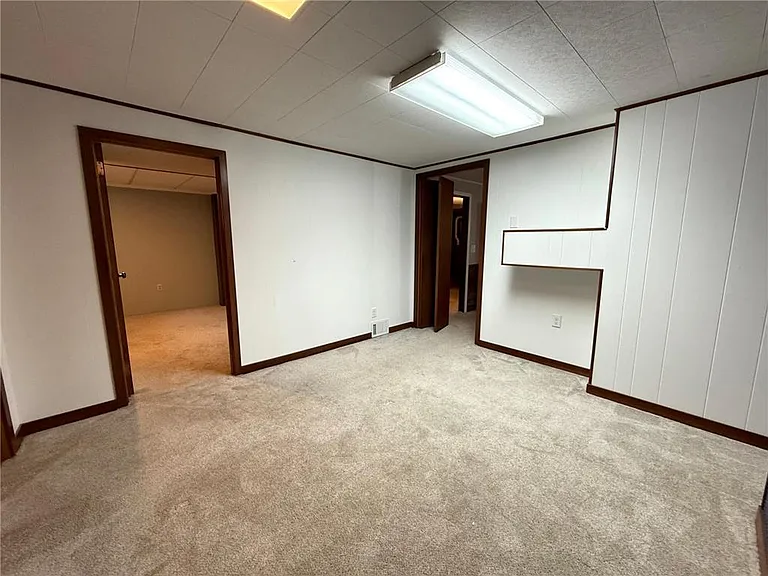 225 Sunrise Blvd — Photo 40