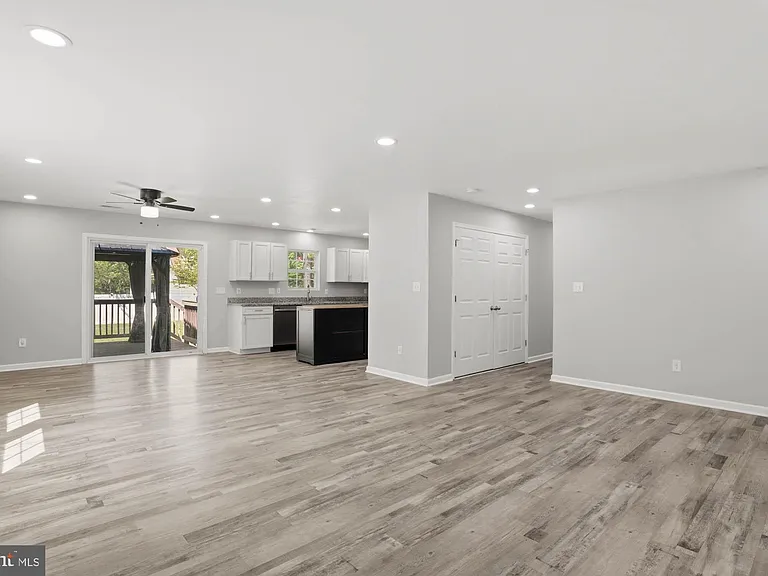 283 Shorewood Dr — Photo 7
