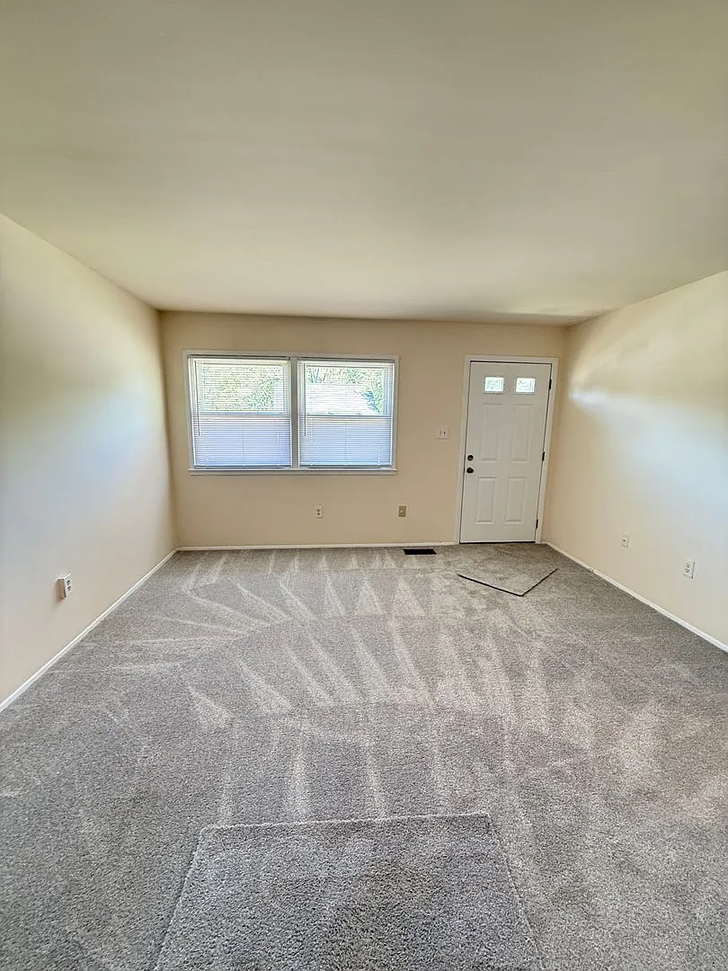 Building Photo - 4515 Kenwood Dr