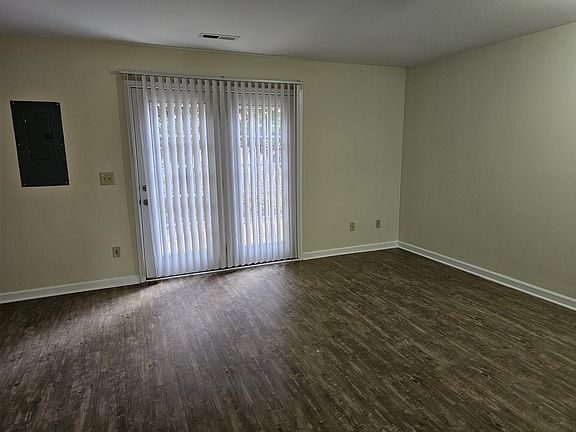 306 Bailey Run Lane living room_12082025