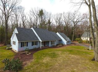 26 Daventry Hill Rd, Avon, CT 06001