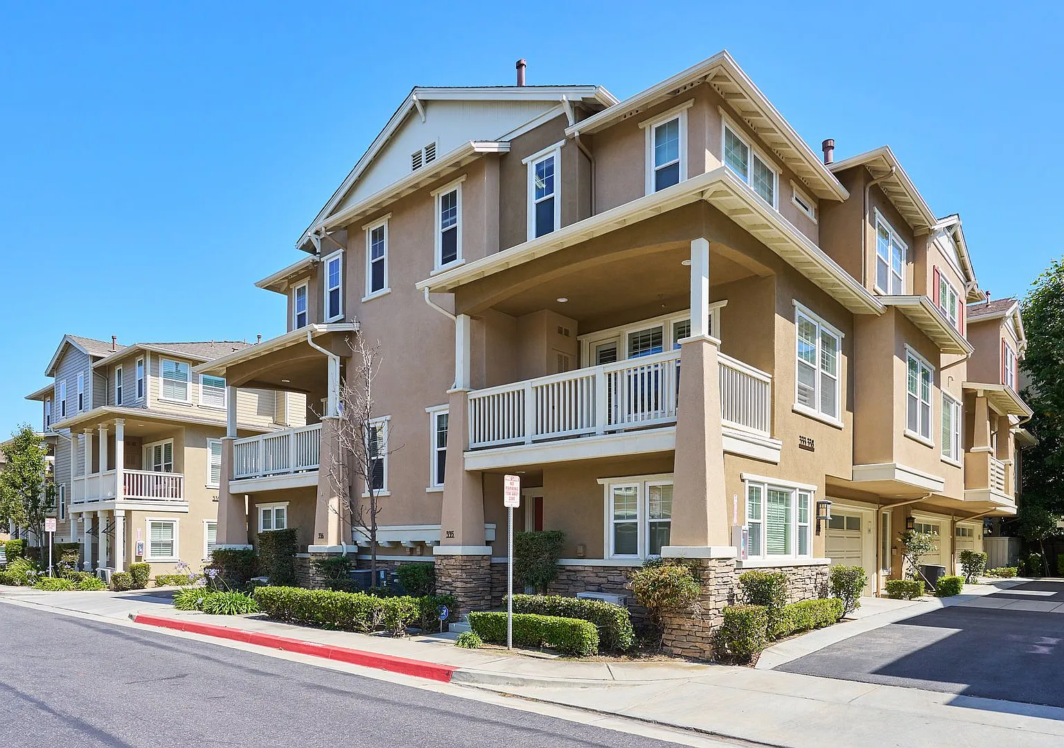 The Village on Oak — Photo 1