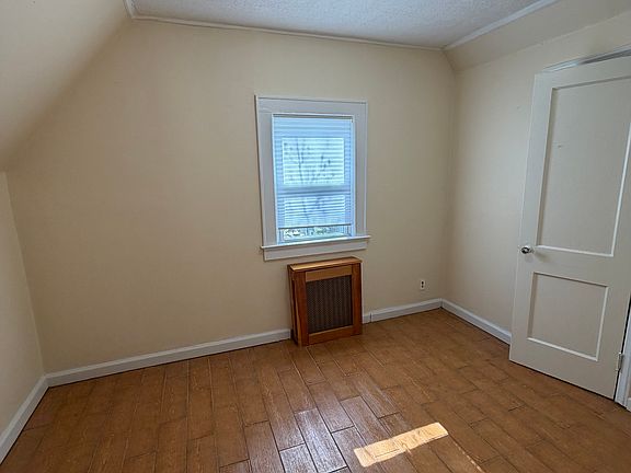 4th image of 849 Taft St Floor 2
