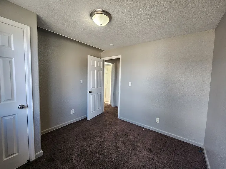 1308 N Moline St — Photo 11