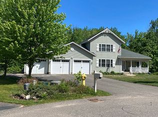 2827 Westview Dr, Marquette, MI 49855
