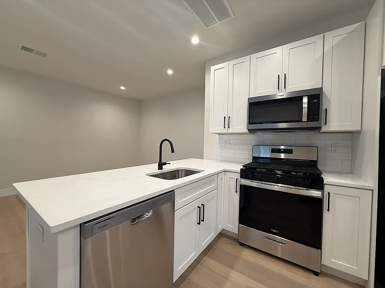 160 Main St #4 — Photo 5