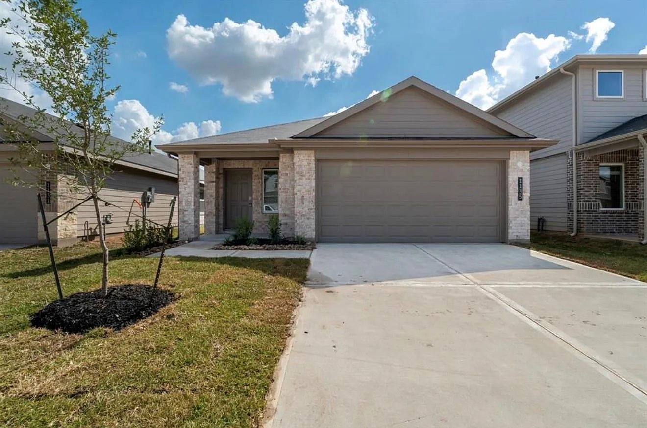 3 bed, 2.0 bath, 1550 sqft, $2,000 — Photo 1
