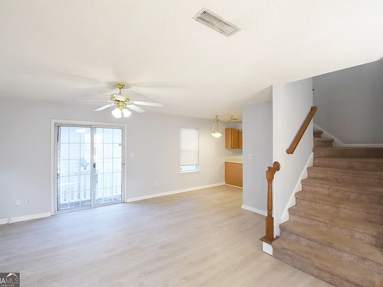 147 S Fairfield Dr — Photo 3
