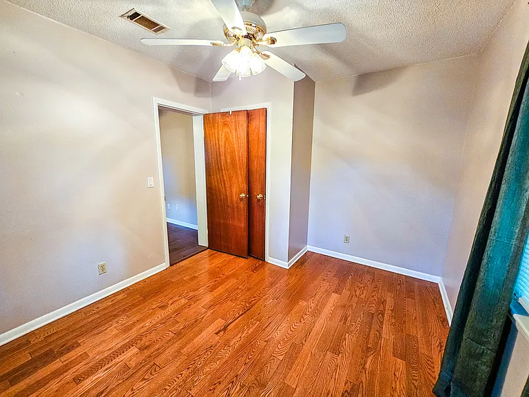 603 Huguenin Dr — Photo 16
