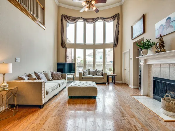 606 Green Apple Dr, Garland, TX 75044