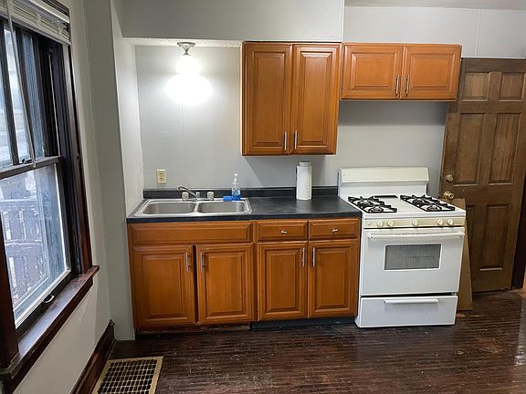 4th image of 511 W Mulberry St #1
