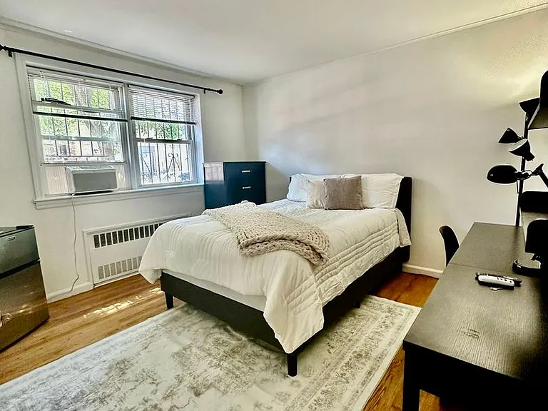 2423 Cambreleng Ave — Photo 10