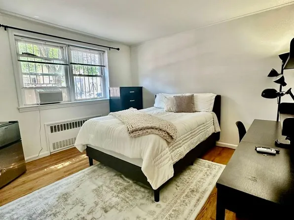 2423 Cambreleng LLC