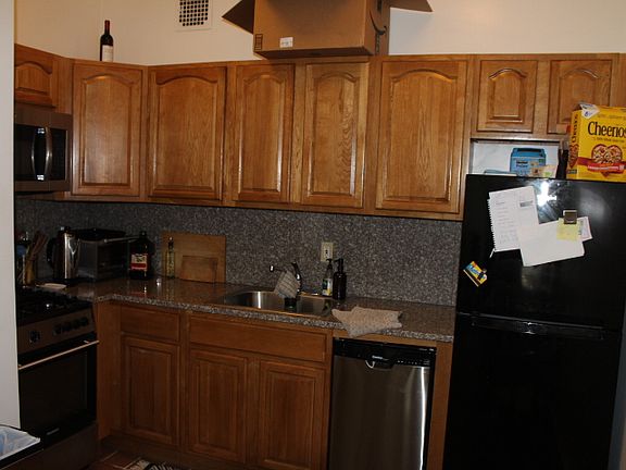 5th image of 428 Park Pl APT 3B